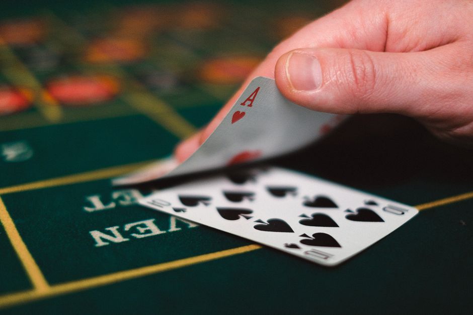 The Real Difference Between Slots, Poker, and Sports Betting